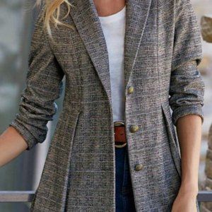 Beautiful tailored jacket with 3 pleat back
